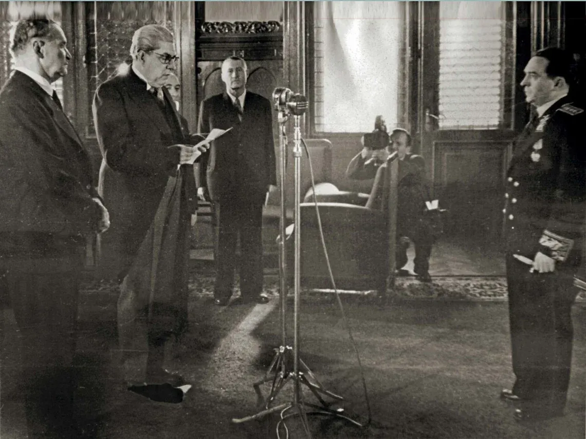 Béla Zsedényi receives the credentials of Soviet envoy Georgy Pushkin on behalf of the High National Council, November 2, 1945.