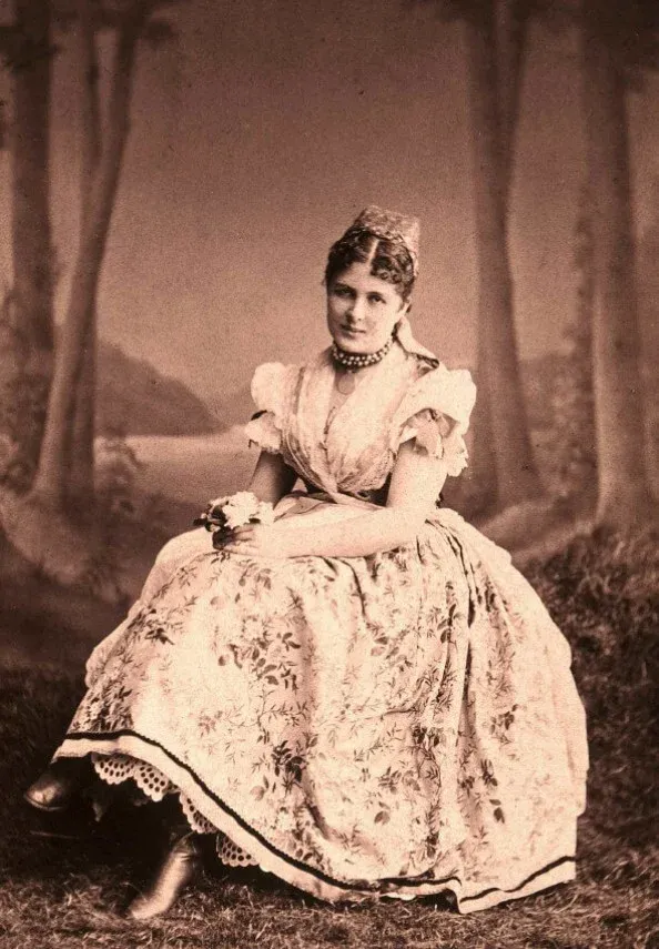 Lujza Blaha as Judge Török’s wife in Ferenc Csepreghy’s folk play The Red Wallet at the Budapest’s Népszínház (1878)