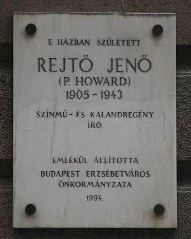 Kép: 382px-Rejto_Jeno_emlektablaja_szulohaza_falan_Budapest.webp