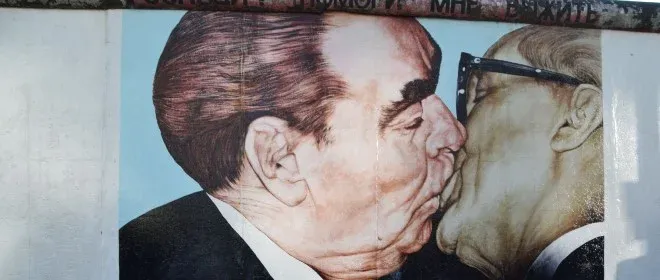 November 12: „A berlini fal még akár 100 év múlva is állni fog” – A Honecker-per - kiemelt kép