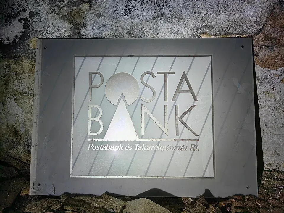 960px-Budapest,_József_nádor_tér_1A,_elhagyatott_Postabank,_56.webp