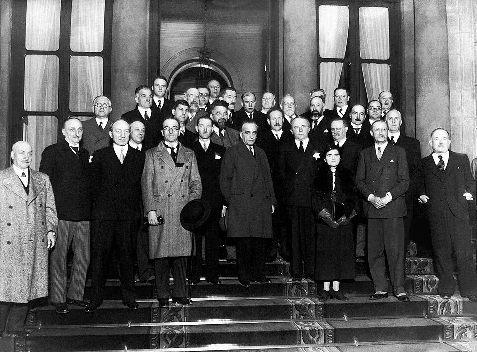 960px-Gouvernement_Léon_Blum_-_juin_1936.webp