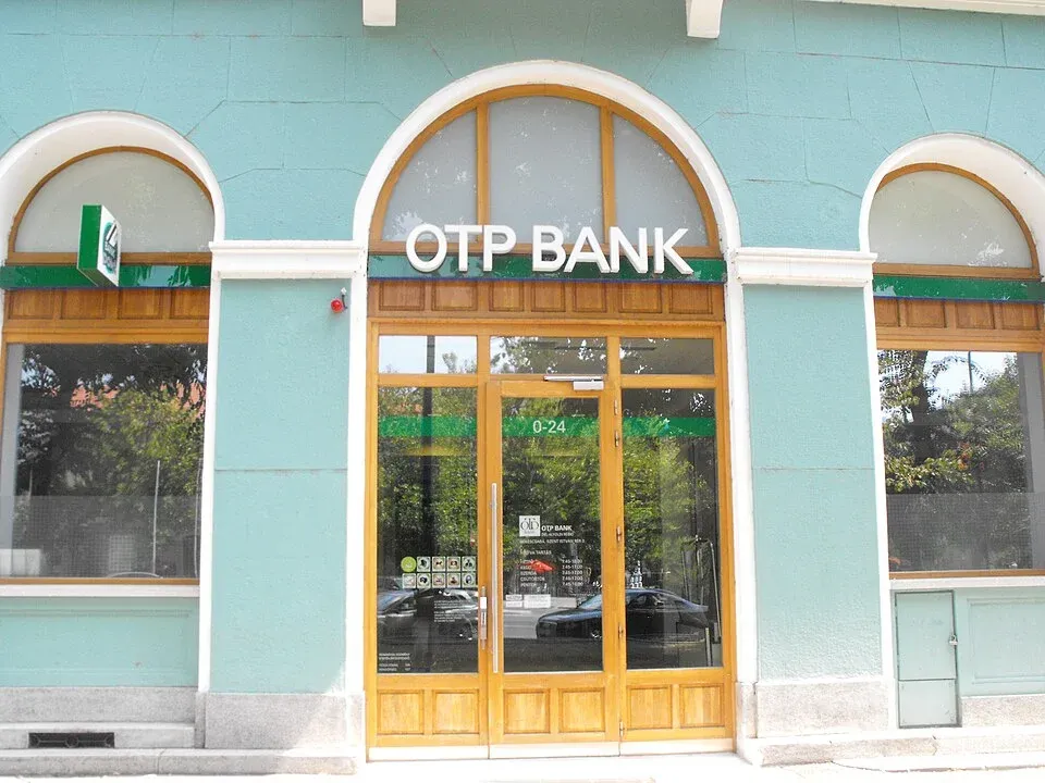 960px-OTP_Bank_Békéscsaba.webp
