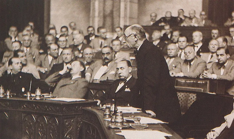 960px-Teleki_Pál_Parliament_1939.webp