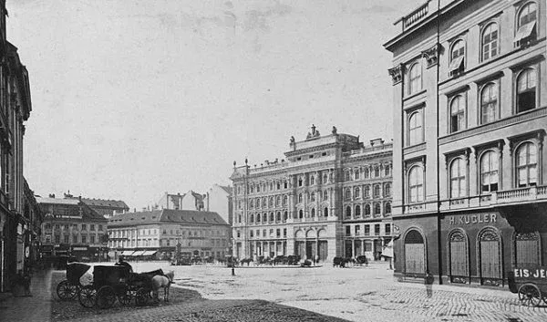 Kép: Budapest_Gizella_ter_Kugler_cukraszda_1875_es_1877_kozott_kepkivagas-600x353.webp