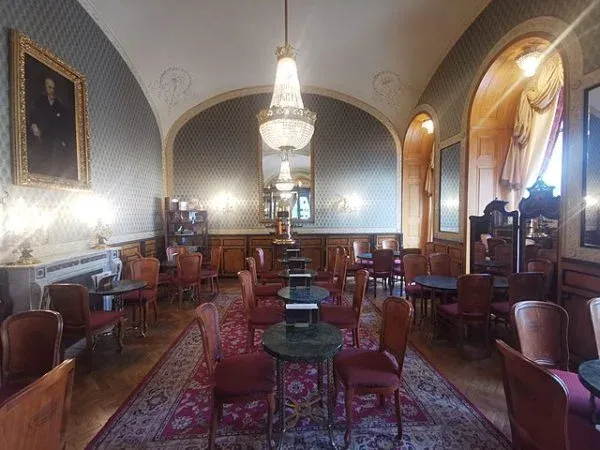 Kép: Interior_of_Cafe_Gerbeaud_6-600x450.webp