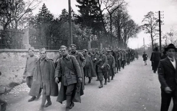 Kép: Jugoslovanski_vojni_ujetniki_v_Mariboru-600x375.webp