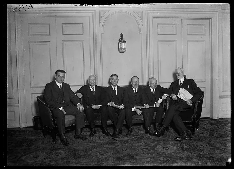 Nat'l_Officers_of_the_Anti-Saloon_League,_now_in_session_LCCN2016887060.webp