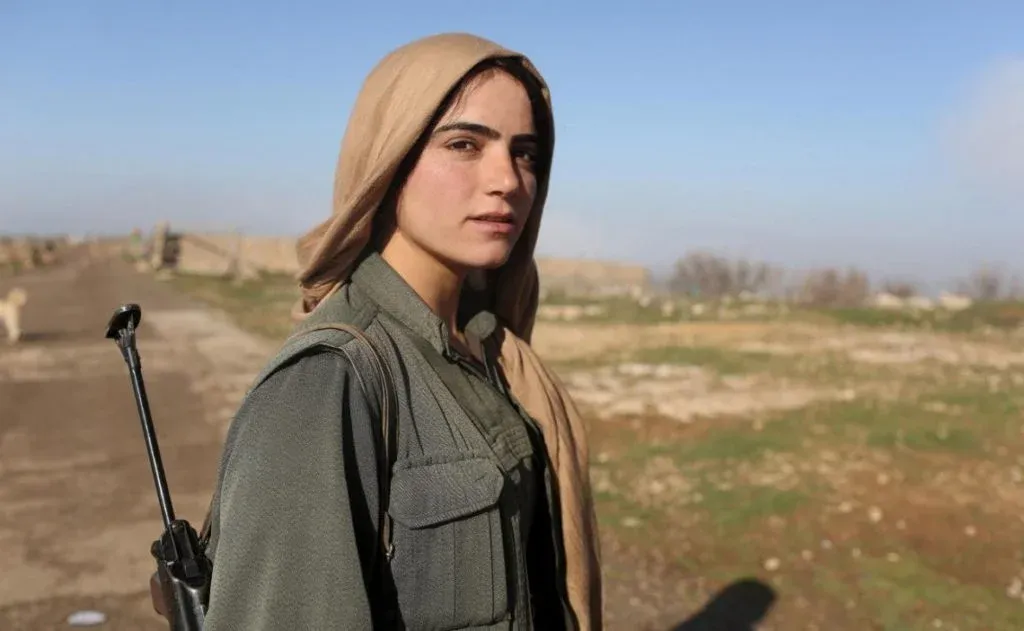 Kép: PKK_female_fighter-1024x631.webp
