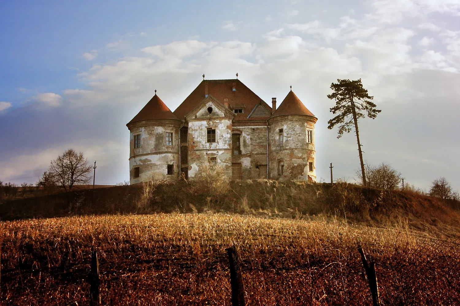 Kép: PEkriRadakKastely.webp