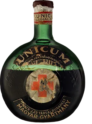 1892 után palackozott Unicum.