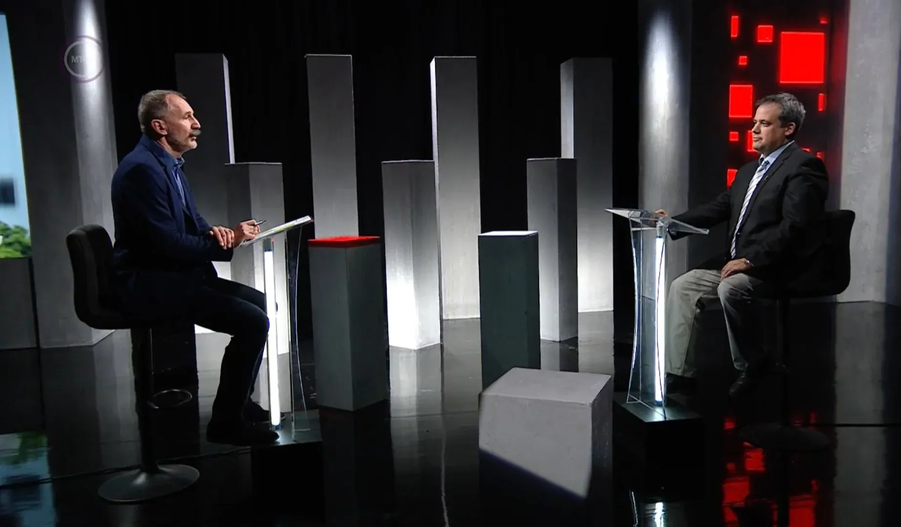 Horthy, ember a kormányzó mögött - kiemelt kép