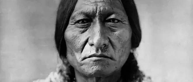 Ülő Bika sziú törzsfőnök leteszi a fegyvert - kiemelt kép